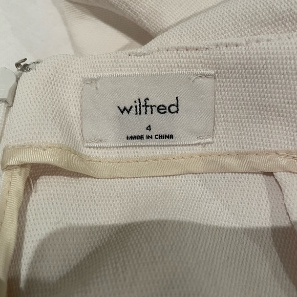 Selling a beautiful classic fun loved romper in size 4. Perfect for sprg/summer - Picture 3 of 4